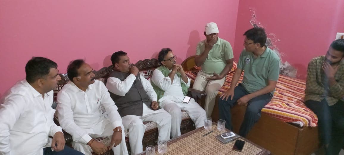 Aligarh News: सांगवान सिटी पहुंचे कांग्रेस नेता, अनुसूचित जाति के परिवारों से मिले