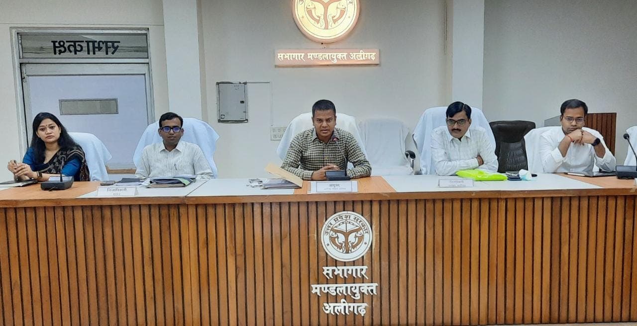 Aligarh: गंदगी और भ्रष्टाचार पर अलीगढ़ कमिश्नर सख्त, 30 कार्यालयों की जारी की सूची, जानें पूरा मामला