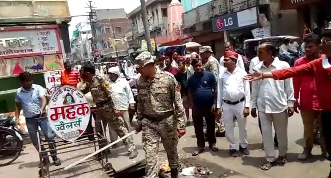 Aligarh News: अतिक्रमण पर चला नगर निगम का बुलडोजर, 20 दिन लगातार चलेगा अभियान