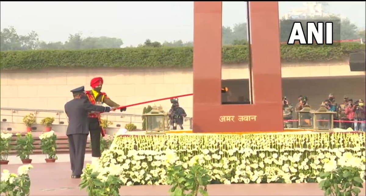 अमर जवान ज्योति का नेशनल वार मेमोरियल में विलय, कांग्रेस ने बताया राष्ट्रीय त्रासदी