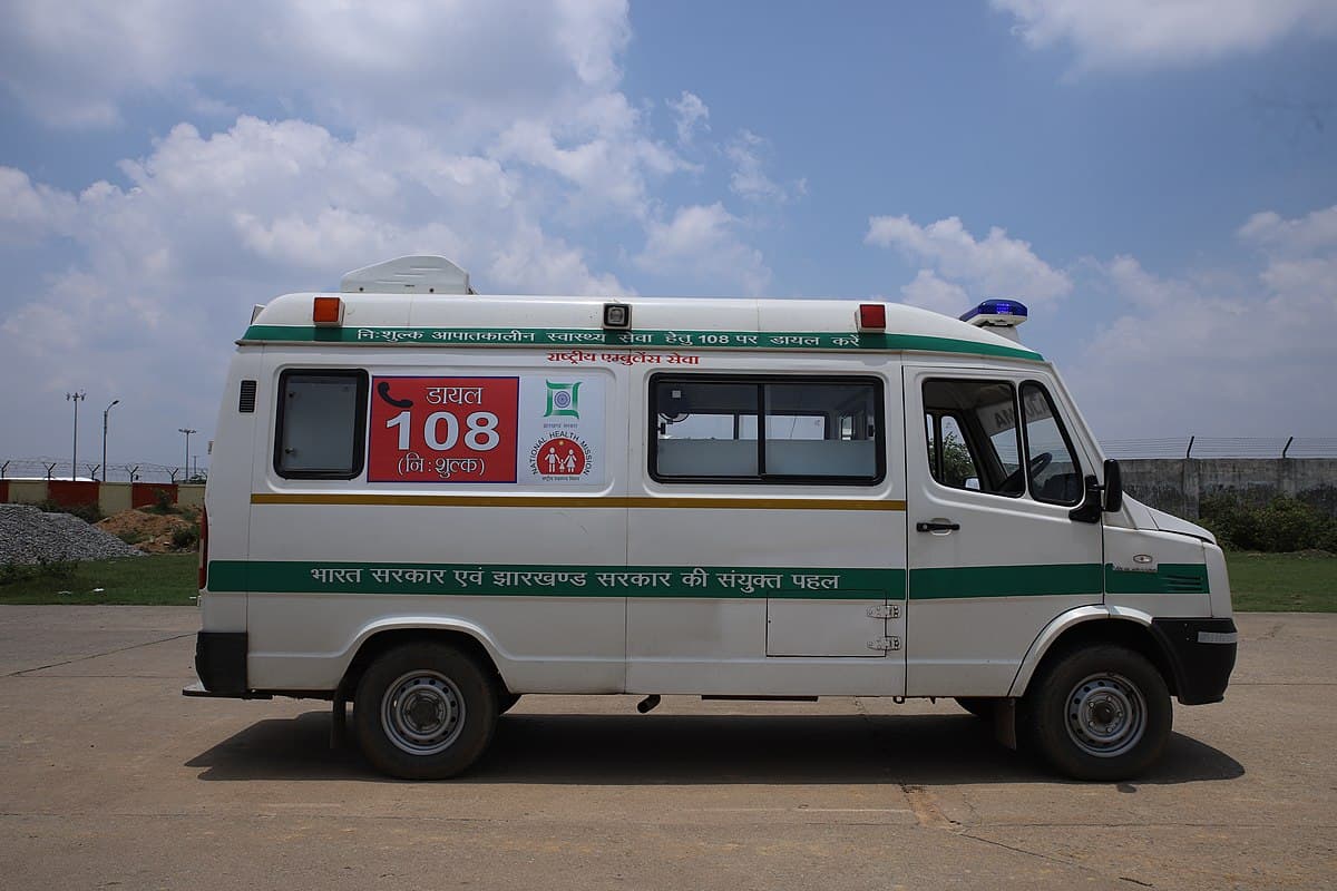 कोरोना से मृत महिला का शव लेने गये एंबुलेंस ड्राइवर ने रजिस्टर में लिखा लावारिस शव, दिन भर भटकते रहे परिजन