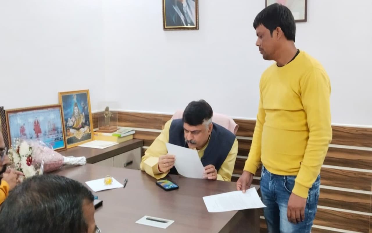 रामगढ़ उपचुनाव की बढ़ने लगी सरगर्मी, ममता देवी के देवर अमित महतो ने कांग्रेस टिकट के लिए पेश की दावेदारी