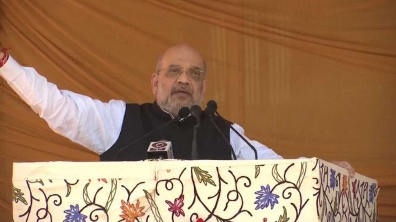 जम्मू-कश्मीर में जमकर गरजे अमित शाह, कहा - गुपकर मॉडल ने पाकिस्तानी आतंकवादियों के लिए बिछाया रेड कार्पेट