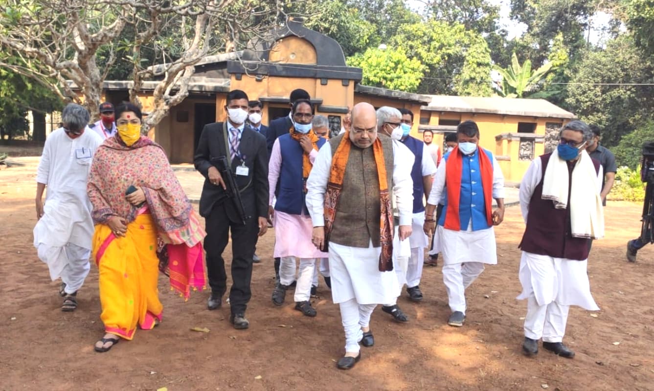 बोलपुर में रोड शो से पहले बोले अमित शाह, शिक्षा का उद्देश्य संकीर्णता की बेड़ियों को तोड़ना, यथार्थ को जानना, गुरुदेव के विचार दुनिया भर में फैले