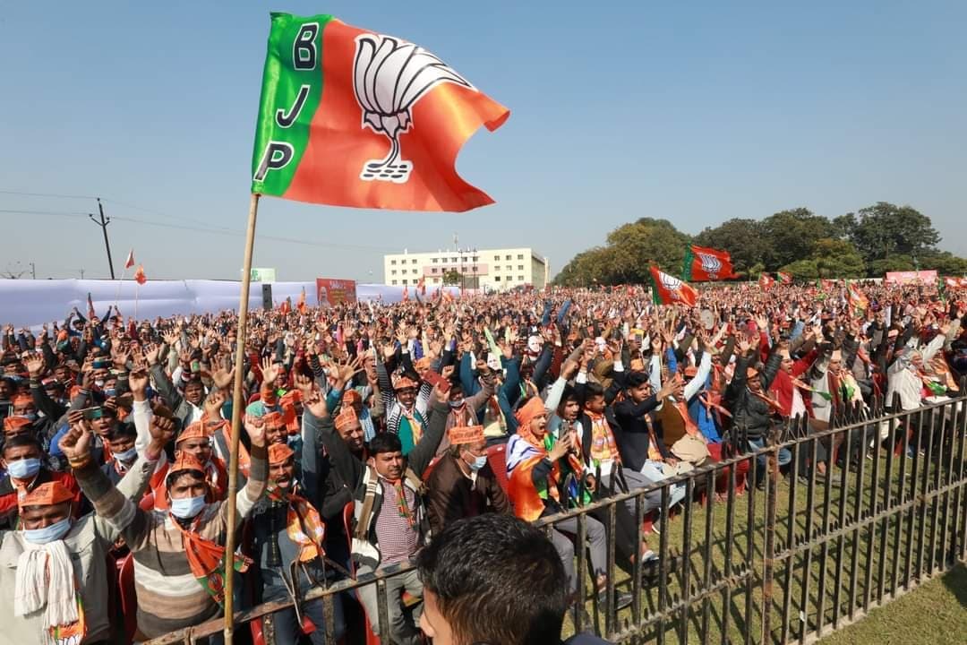 UP MLC Election: वोटिंग से पहले ही पूर्वांचल की इन सीटों पर BJP का कब्जा, सपा उम्मीदवारों ने छोड़ा मैदान