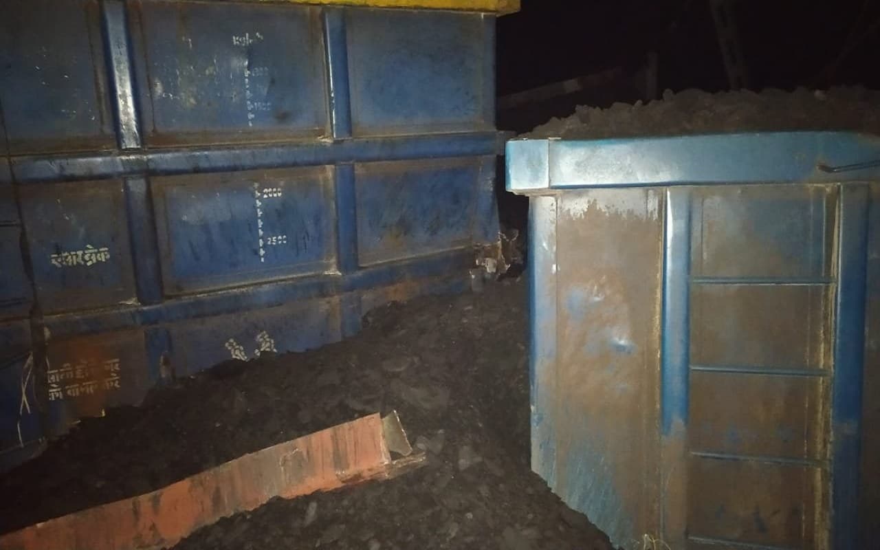 Amravati Train Accident: कोयला लदी मालगाड़ी हुई बेपटरी, कई ट्रेनों का रूट डायवर्ट, ये ट्रेनें रहेगी रद्द
