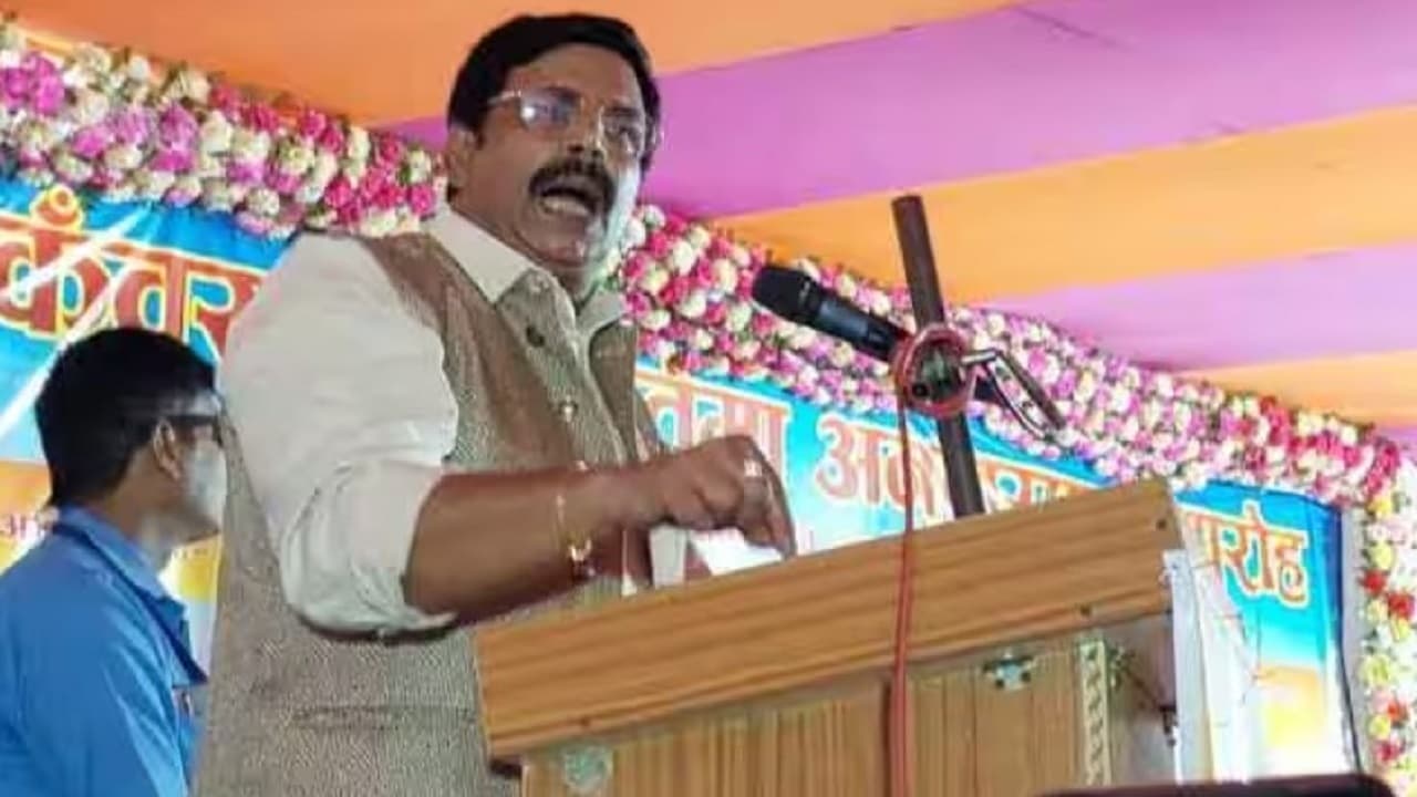 बिहार: जेल से बाहर आते सियासी रंग में रंगे आनंद मोहन, कहा- 'दोषी हूं तो फांसी पर चढ़ने को तैयार...'