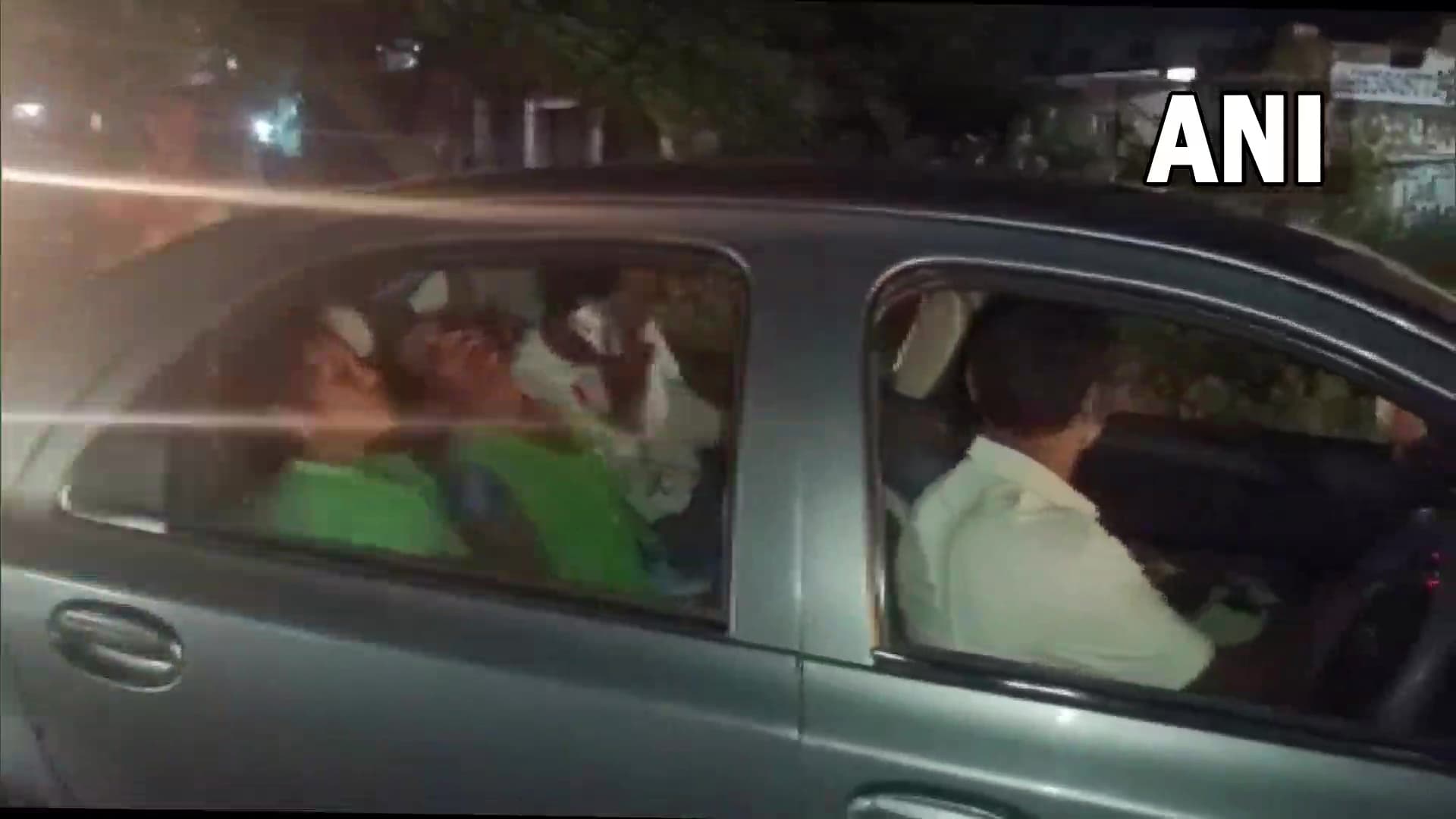 Andhra Pradesh Gas Leak: आंध्रप्रदेश के अचुतापुरम में गैस रिसाव से महिलाएं बीमार, अस्पताल में भर्ती