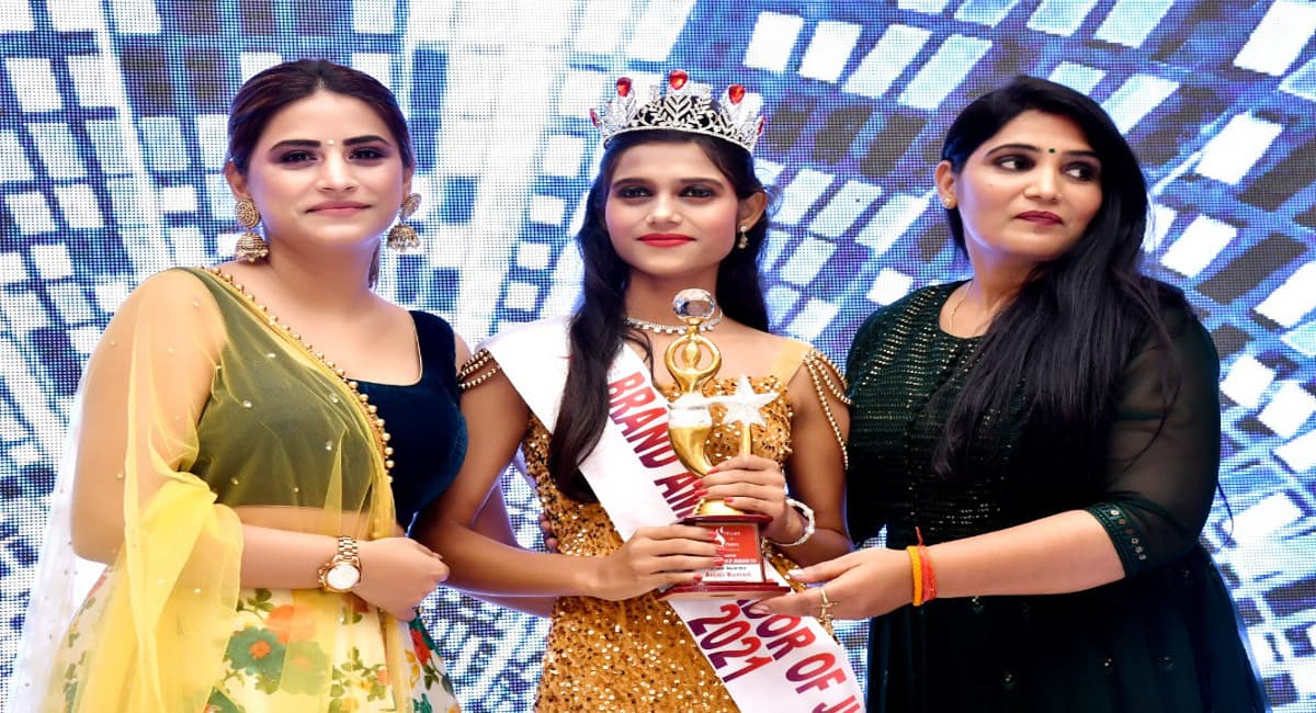 Jharkhand News: गुमला की अंजली ने जीता ब्रांड एंबेसडर ऑफ झारखंड का खिताब, मॉडलिंग में करियर बनाना है लक्ष्य