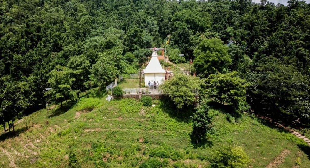 Jharkhand Toursim News: गुमला का आंजनधाम अब और दिखेगा आकर्षक, मंदिर की सीढ़ियों पर बना रूफ फ्रेमिंग,देखें Pics