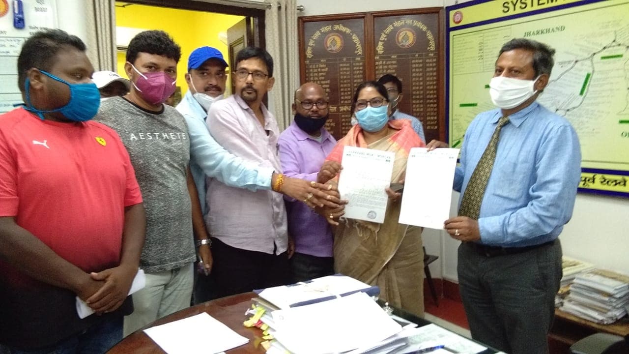 Indian Railways News : CM हेमंत सोरेन की बहन चक्रधरपुर DRM से मिली, इस रूट पर पैसेंजर ट्रेन चलाने की मांग