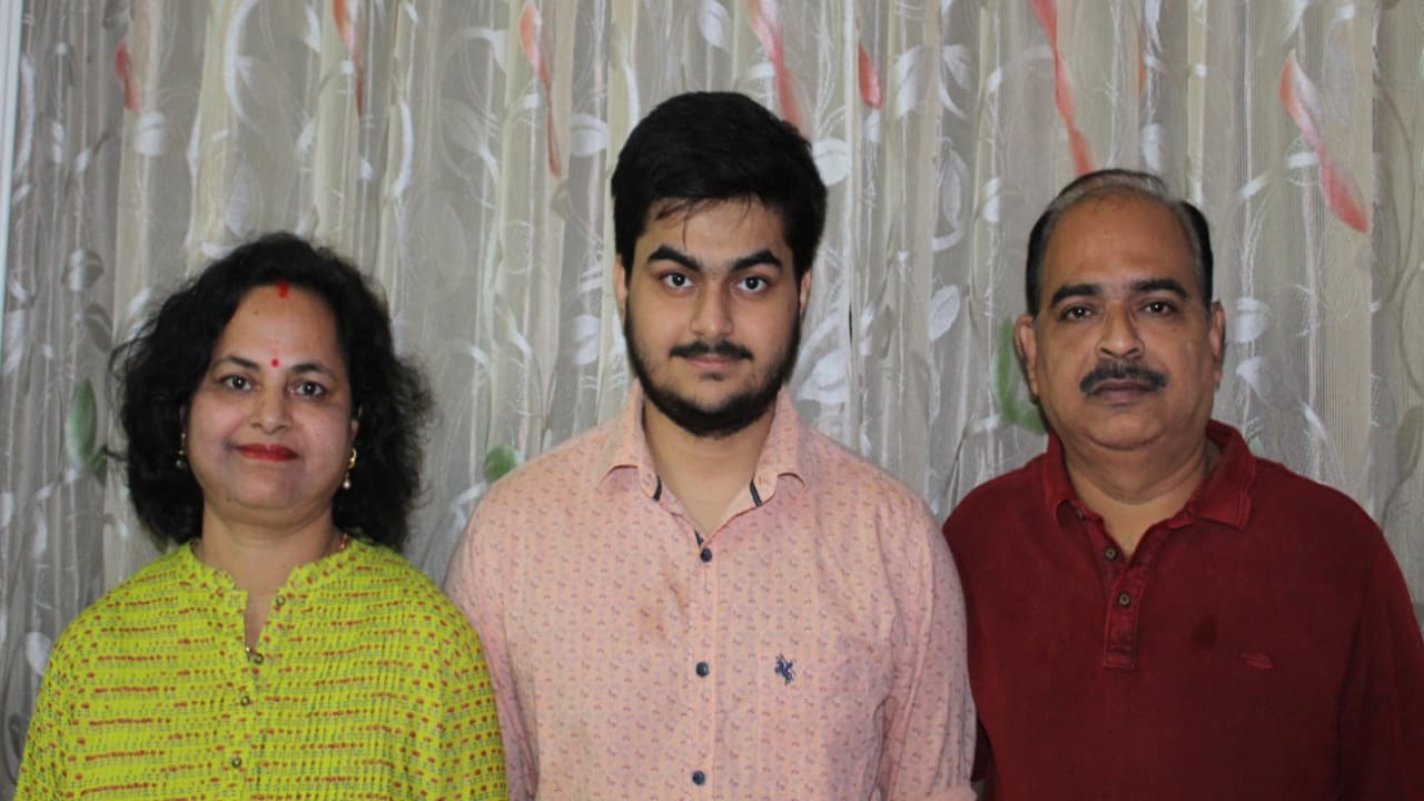 महिलाओं की सुरक्षा का पुख्ता इंतजाम, सरायकेला के अंकित ने मोबाइल ऐप 'फाइलो' किया विकसित, जानें क्या है खासियत