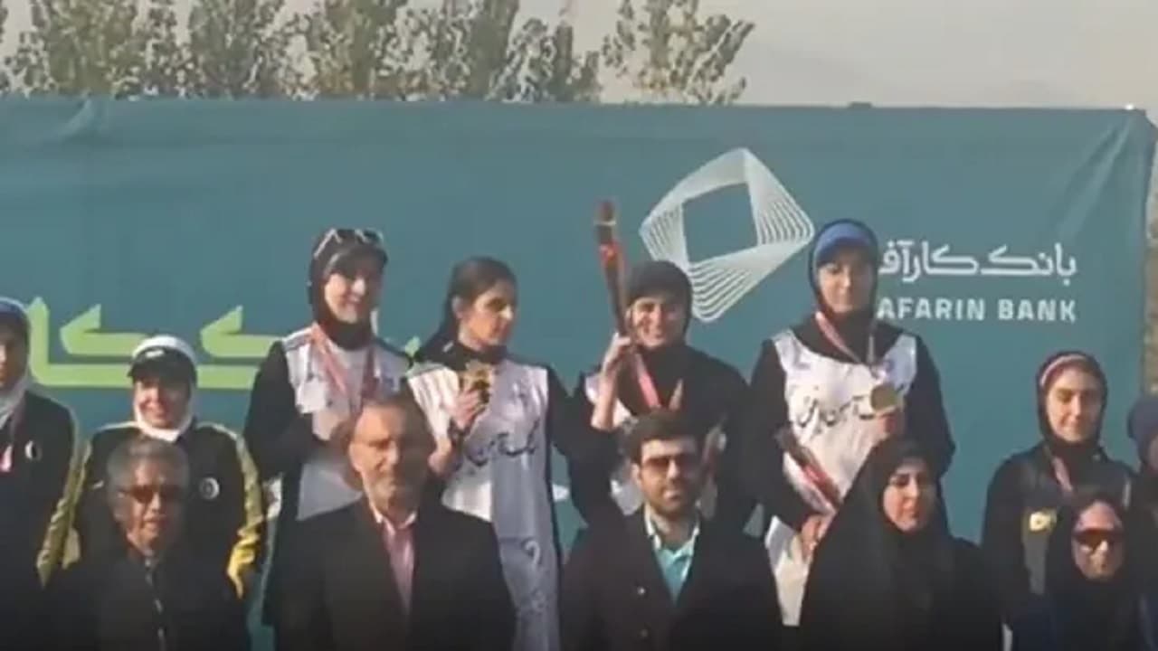 ईरान में हिजाब विरोधी प्रदर्शनों का दौर जारी, जानिए महिला तीरंदाज का VIDEO क्यों हो रहा वायरल