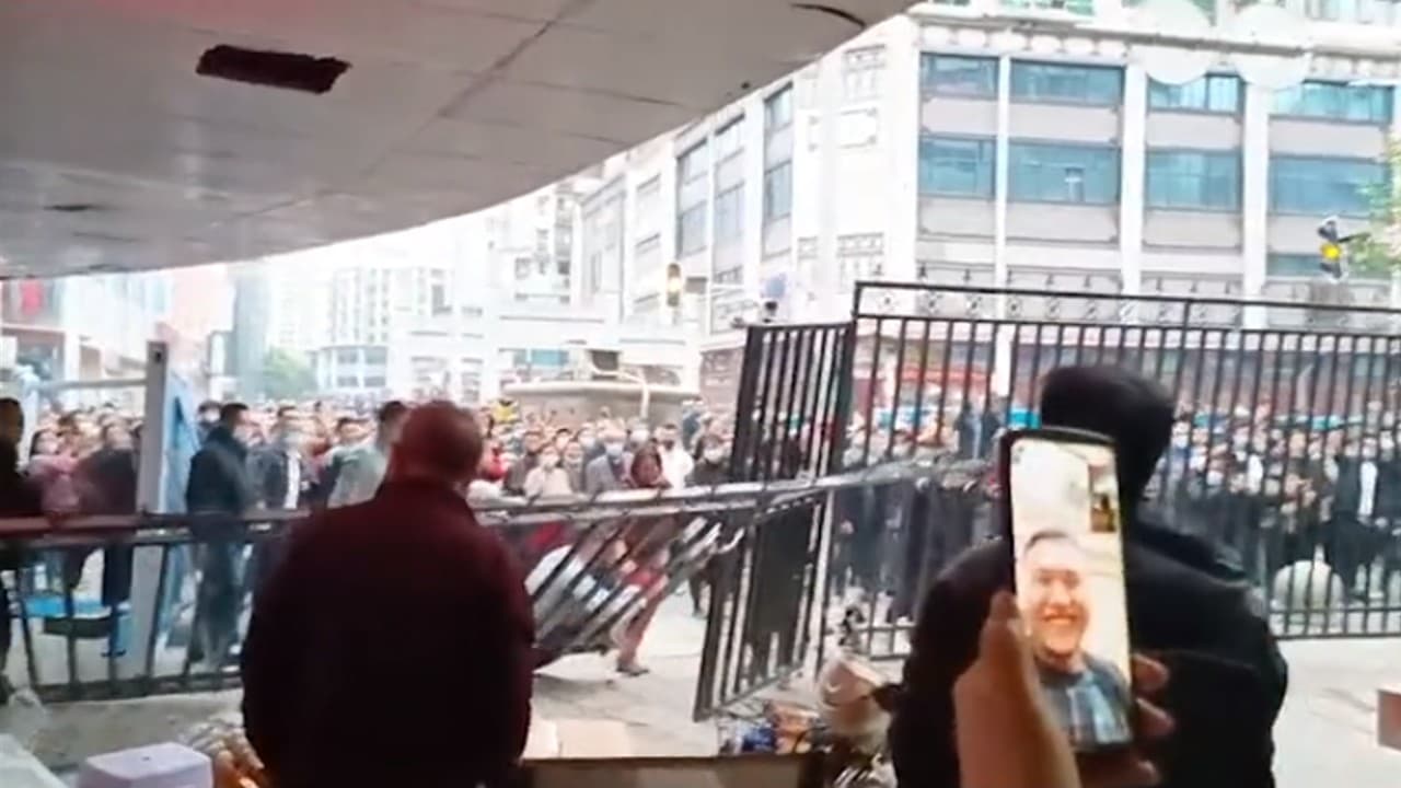 डेटिंग ऐप्स और टेलीग्राम के जरिए अधिकारियों को धता बता रहे चीन के प्रदर्शनकारी, जानें कैसे?