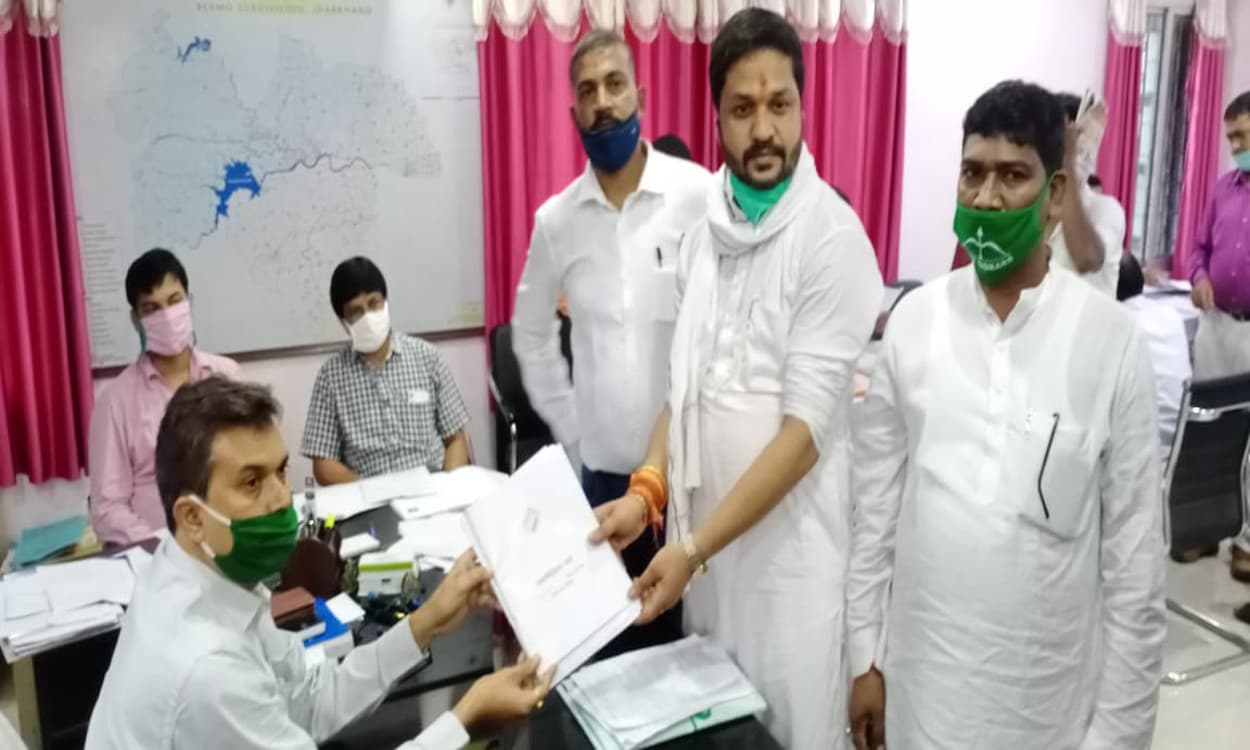 बेरमो से कांग्रेस प्रत्याशी कुमार जयमंगल ने किया नामांकन, कहा- पिता के 30 वर्षों के विकास कार्य को आगे बढ़ाना प्राथमिकता