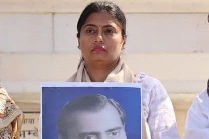 केंद्रीय मंत्री अनुप्रिया पटेल और एमएलए पल्लवी पटेल के समर्थकों में ट्विटर पर जंग, जानें क्या है मामला?