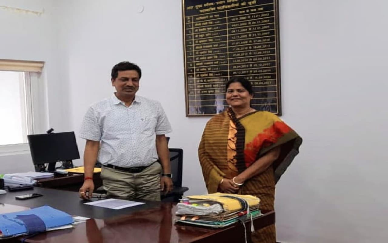 Jharkhand: धनबाद को संताल से जोड़ने वाली बरबेंदिया पुल निर्माण को लेकर सचिव से मिली विधायक