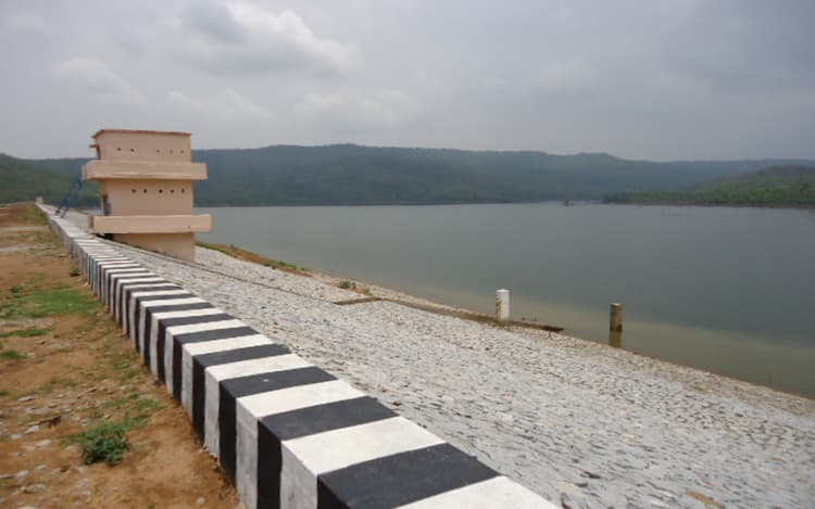 झारखंड : अरबों रुपये खर्च, फिर भी खेत सूखे, अपरशंख जलाशय से किसानों को सिंचाई का नहीं मिल रहा लाभ