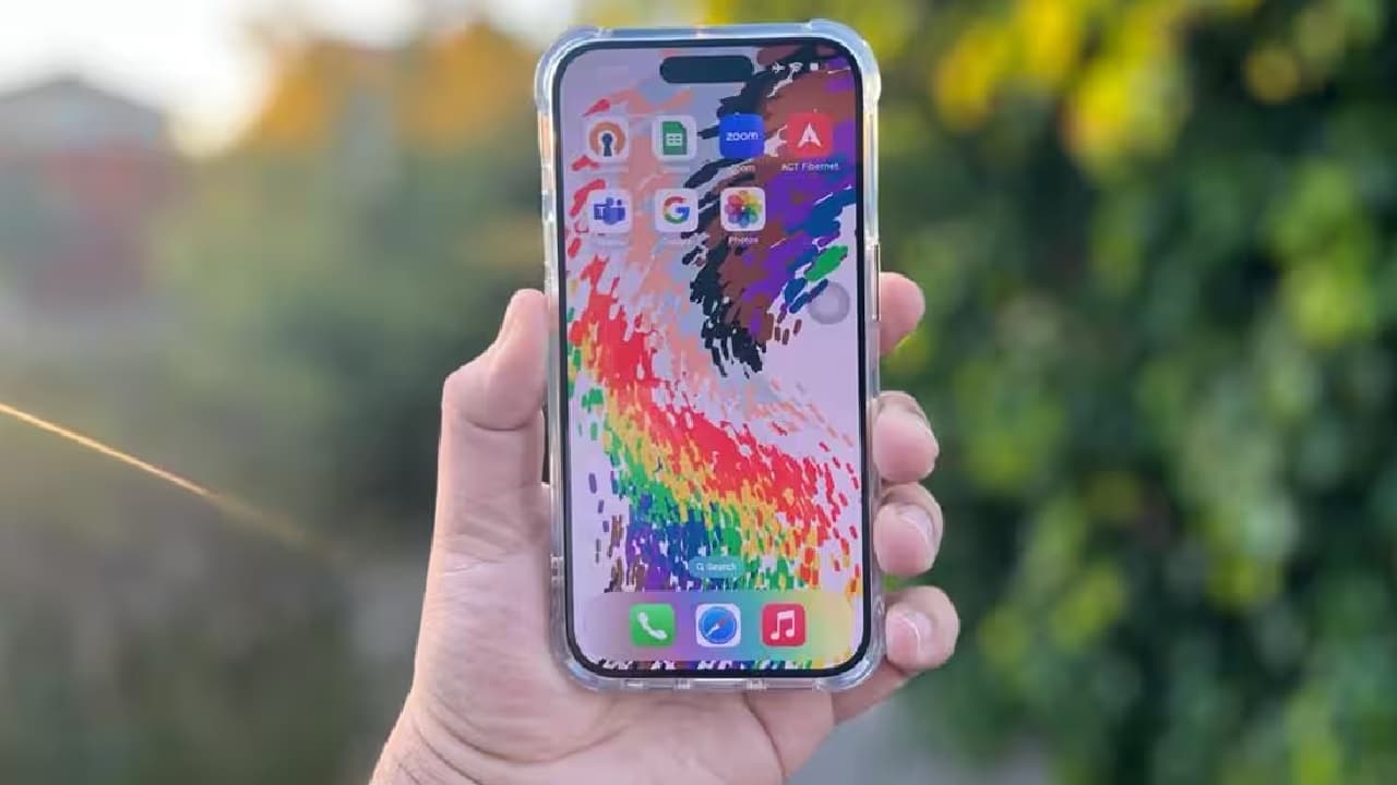 दुनिया के इन देशों में भारत से सस्ता मिल रहा Apple iPhone 15, विदेश से मंगाने के फेर में जबरा फैन