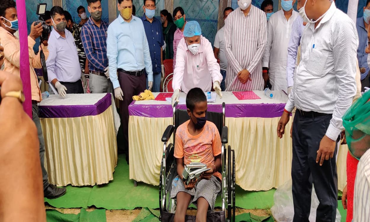 औरैया सड़क हादसे में 13 मृतक श्रमिक के परिजनों और घायलों को मिला मुआवजा