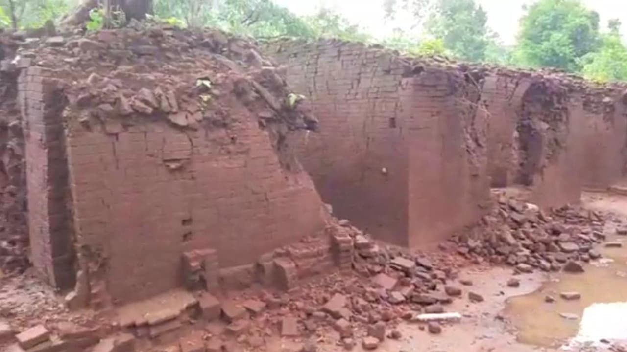 पालवंश के ऐतिहासिक स्थल हजारीबाग-बहोरनपुर खुदाई स्थल को लावारिस छोड़ा, बारिश से कई धरोहर को नुकसान, देखें Pics