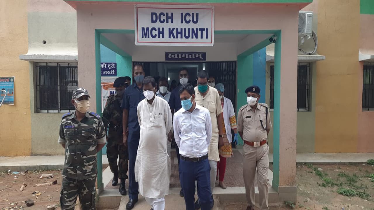 Corona Vaccination Update News : केंद्रीय मंत्री अर्जुन मुंडा ने सभी से कोरोना टीका लेने की अपील की, बोले- बिना डरे टीकाकरण में हों शामिल