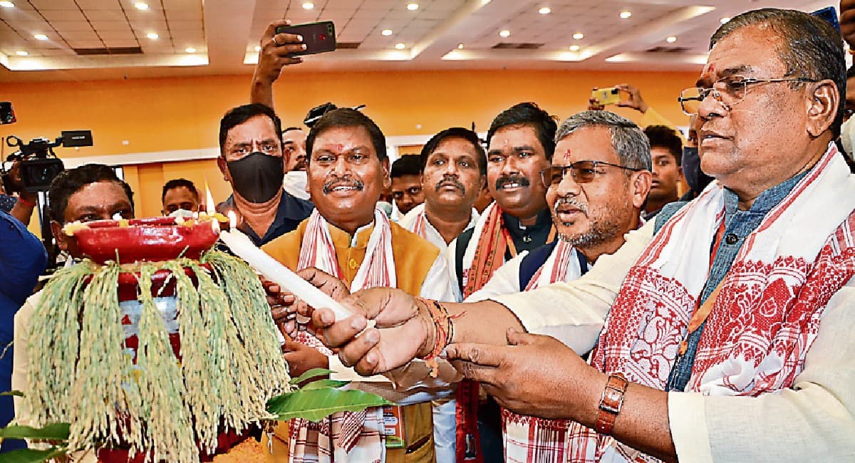 झारखंड सरकार को आदिवासियों की चिंता नहीं, अर्जुन मुंडा का आरोप, कहा- एकलव्य स्कूल की राह में अटका रहे रोड़े