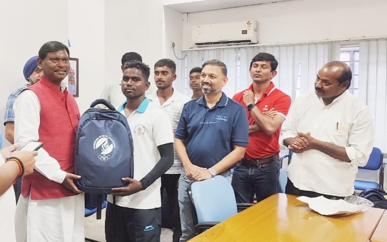 सरायकेला-खरसावां के दो तीरंदाज हवाई जहाज से जायेंगे गुजरात, 36 वें राष्ट्रीय खेल में करेंगे शिरकत