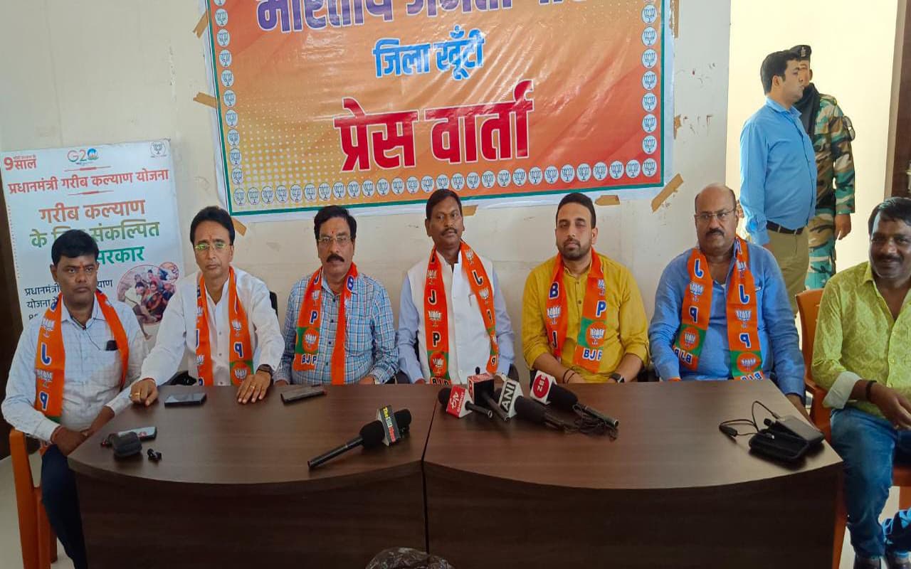 केंद्र सरकार की योजनाओं को जन-जन तक पहुंचाने पर जोर, अर्जुन मुंडा बोले- 2014 के बाद स्टार्टअप में बढ़ोतरी हुई केंद्र सरकार की योजनाओं को जन-जन तक पहुंचाने पर जोर, अर्जुन मुंडा बोले- 2014 के बाद स्टार्टअप में बढ़ोतरी हुई