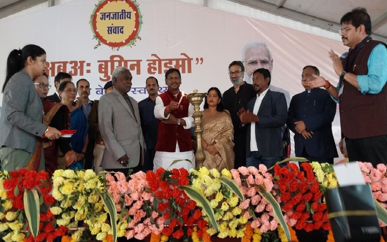 सरायकेला में लगा मेगा हेल्थ कैंप, केंद्रीय मंत्री अर्जुन मुंडा बोले- जनजातीय मरीजों का तैयार होगा डेटाबेस