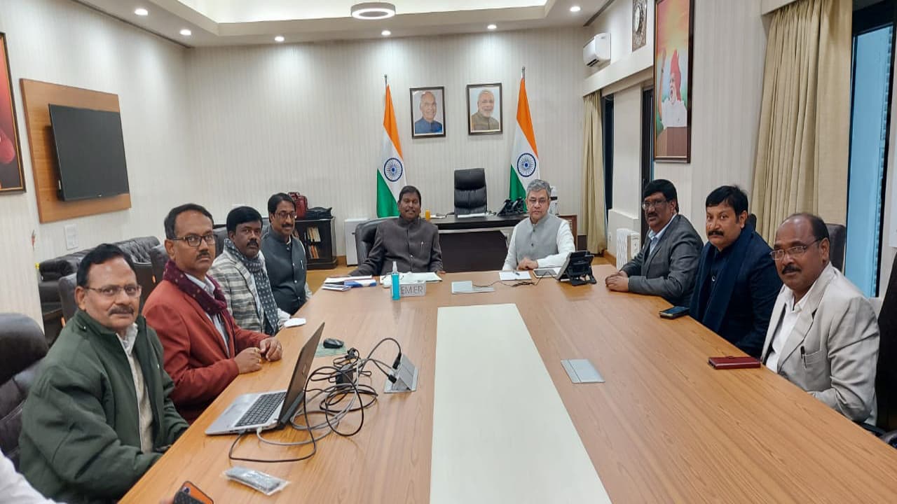 रेलमंत्री से मिले केंद्रीय मंत्री अर्जुन मुंडा, कांड्रा-रांची नयी रेललाइन समेत अन्य समस्याओं से कराया अवगत
