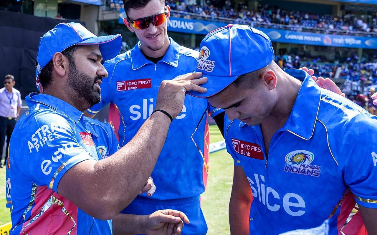 सचिन तेंदुलकर के बेटे अर्जुन पर पाकिस्तान के पूर्व कप्तान ने एक बार फिर बोला हमला, ट्विटर पर छिड़ी जंग