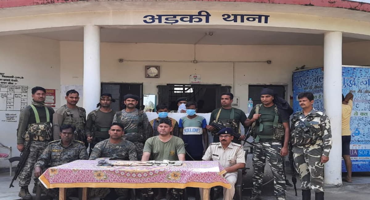 झारखंड: खूंटी के अड़की में अफीम के साथ दो गिरफ्तार, 8 लाख रुपये समेत कई सामान बरामद