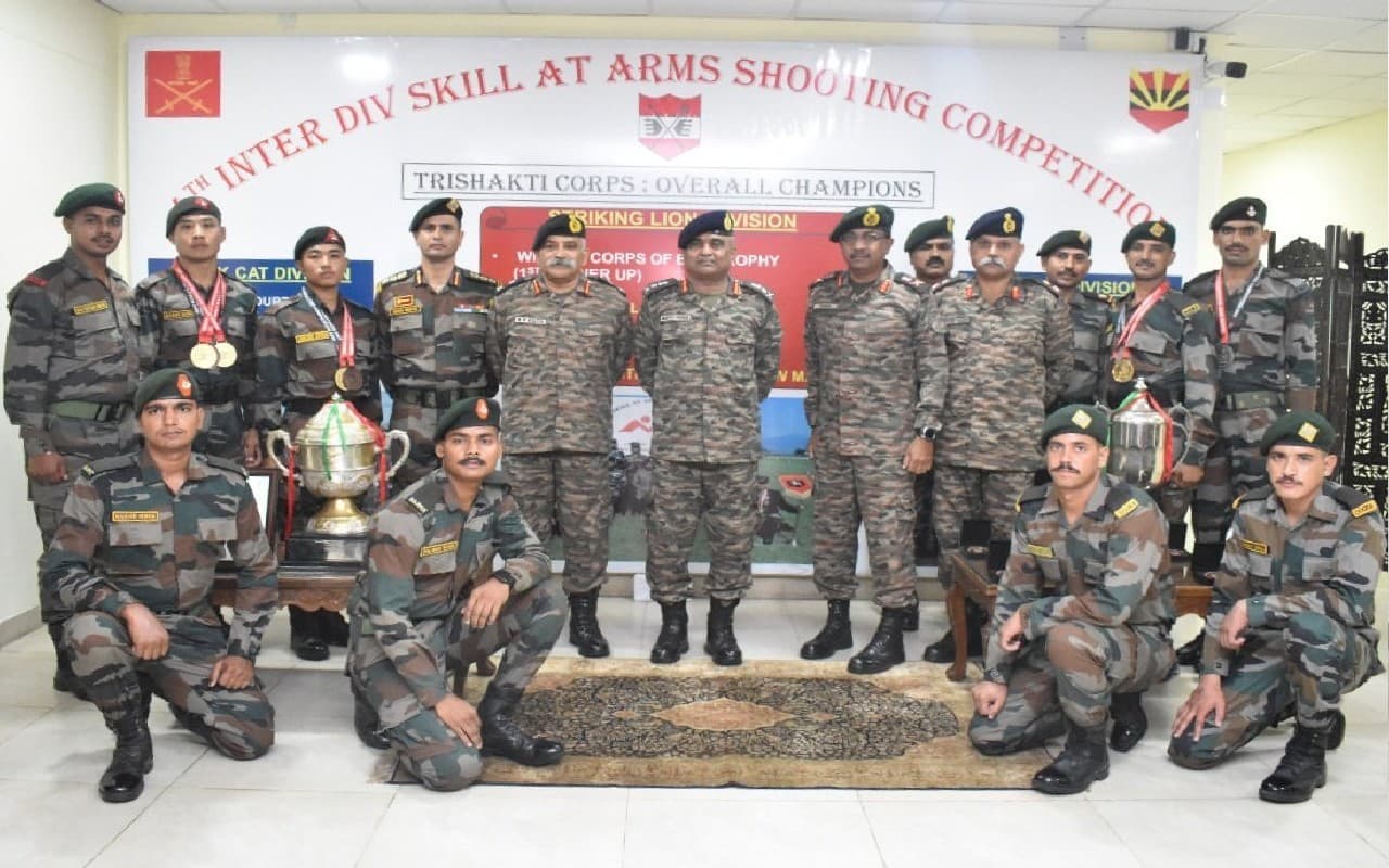 सीडीएस जनरल अनिल चौहान ने जवानों संग मनाई दिवाली, तस्वीरों में देखें दीपावली की कुछ यादगार लम्हें