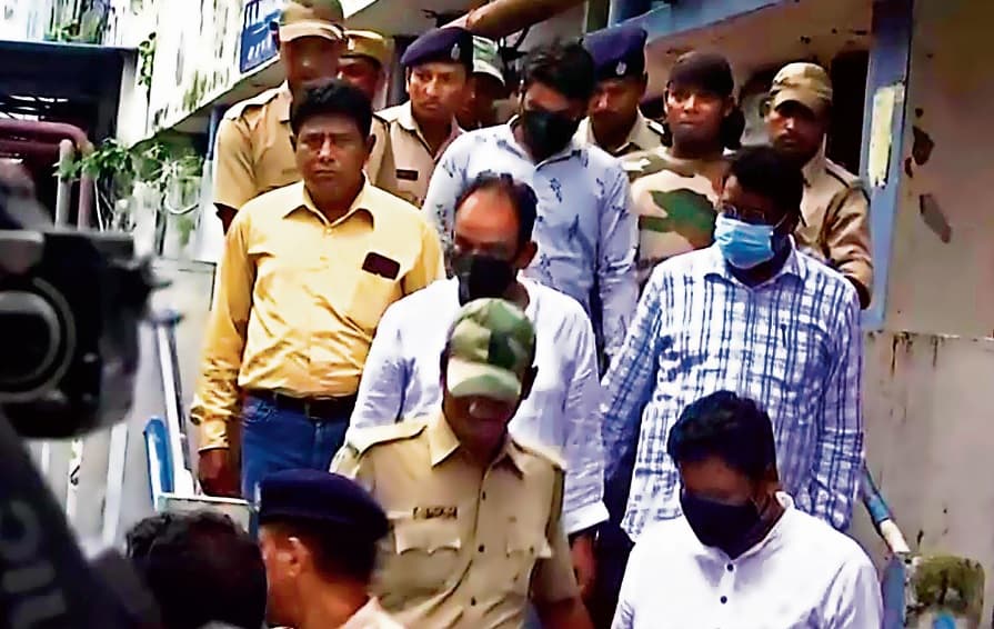 झारखंड कांग्रेस के तीन गिरफ्तार विधायकों ने खोले कई राज, अब मंत्री बदलने के मूड में आलाकमान