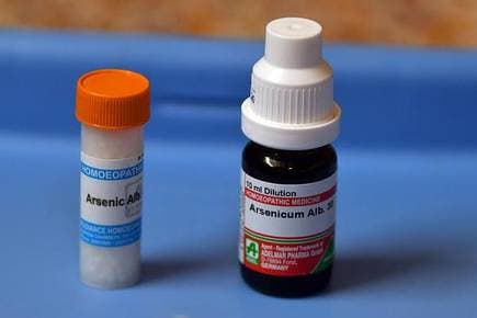 प्रखंडों में आर्सेनिक एल्बम 30 दवा का वितरण