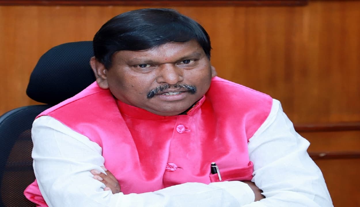 केंद्रीय मंत्री अर्जुन मुंडा बोले, राष्ट्रपति पर अपमानजनक टिप्पणी के लिए सोनिया गांधी मांगें देश से माफी