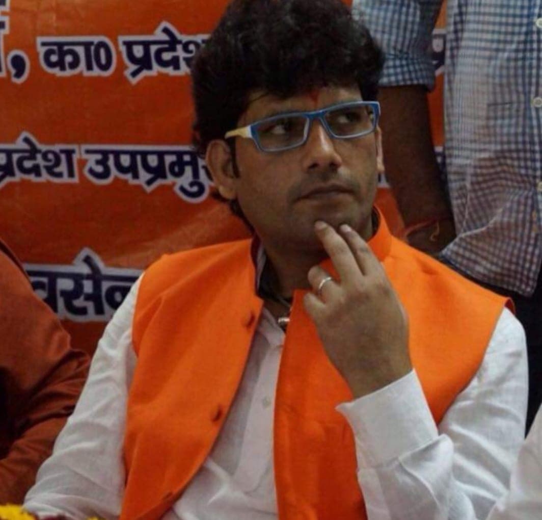 वाराणसी जेल में बंद विश्व हिंदू सेना के अध्यक्ष अरुण पाठक के खिलाफ ठगी की एफआईआर दर्ज