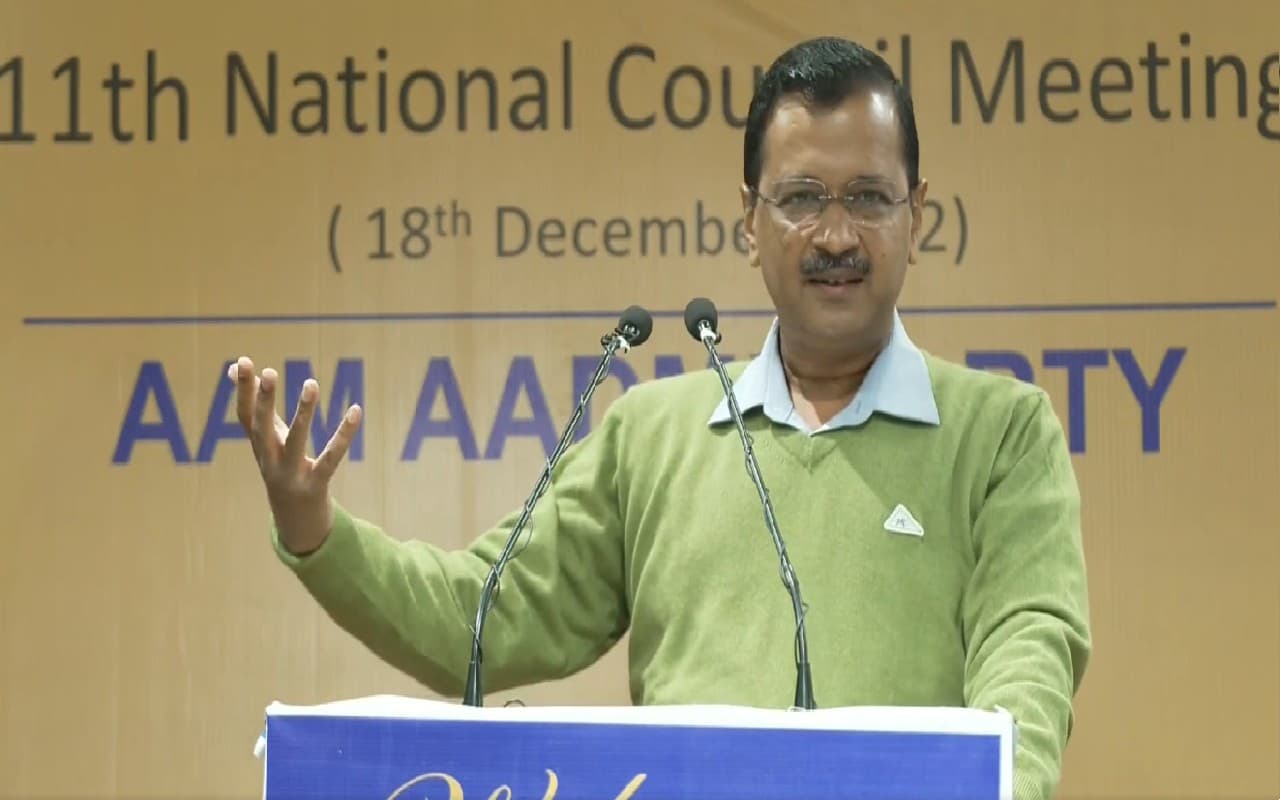 आंख तरेरने वाले चीन को क्यों गले लगा रही केन्द्र सरकार, अरविंद केजरीवाल का तंज, कहा- बैन करो चीनी सामान