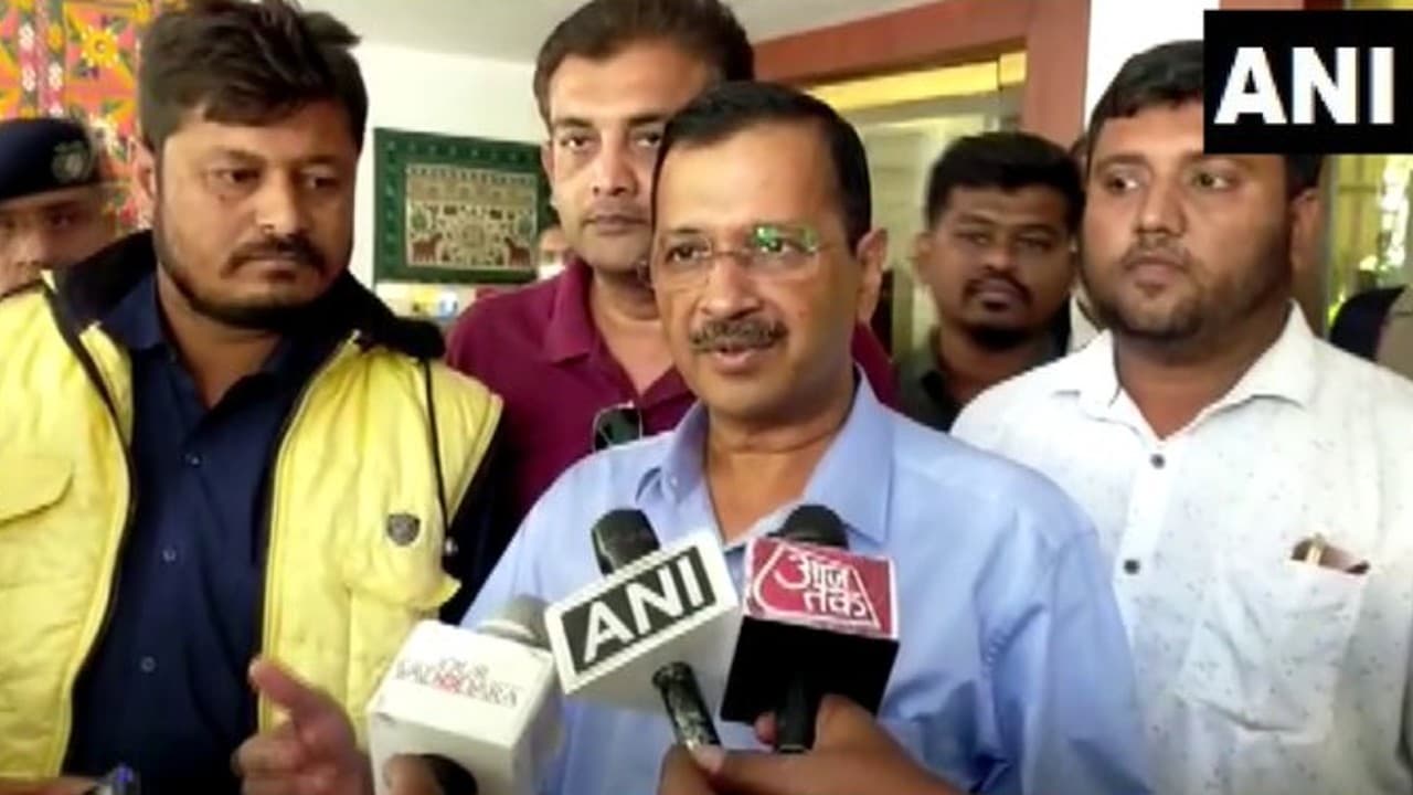 केजरीवाल का आरोप : कहा, गुजरात में मंत्री रहते अमित शाह को जेल में जो वीआईपी सुविधा मिली, वो जैन को कहां