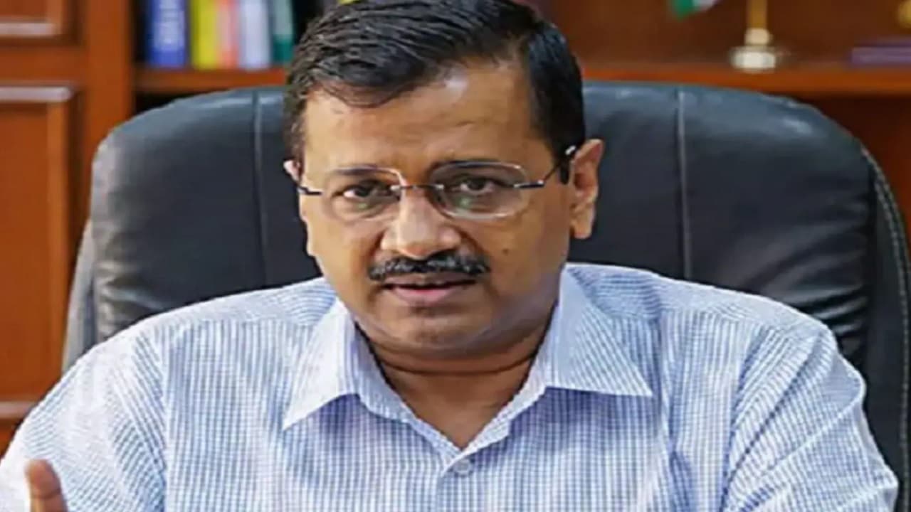 Delhi Politics: एलजी से नहीं मिली सीएम केजरीवाल को सिंगापुर दौरे की मंजूरी, सिसोदिया ने बताया ओछी राजनीति