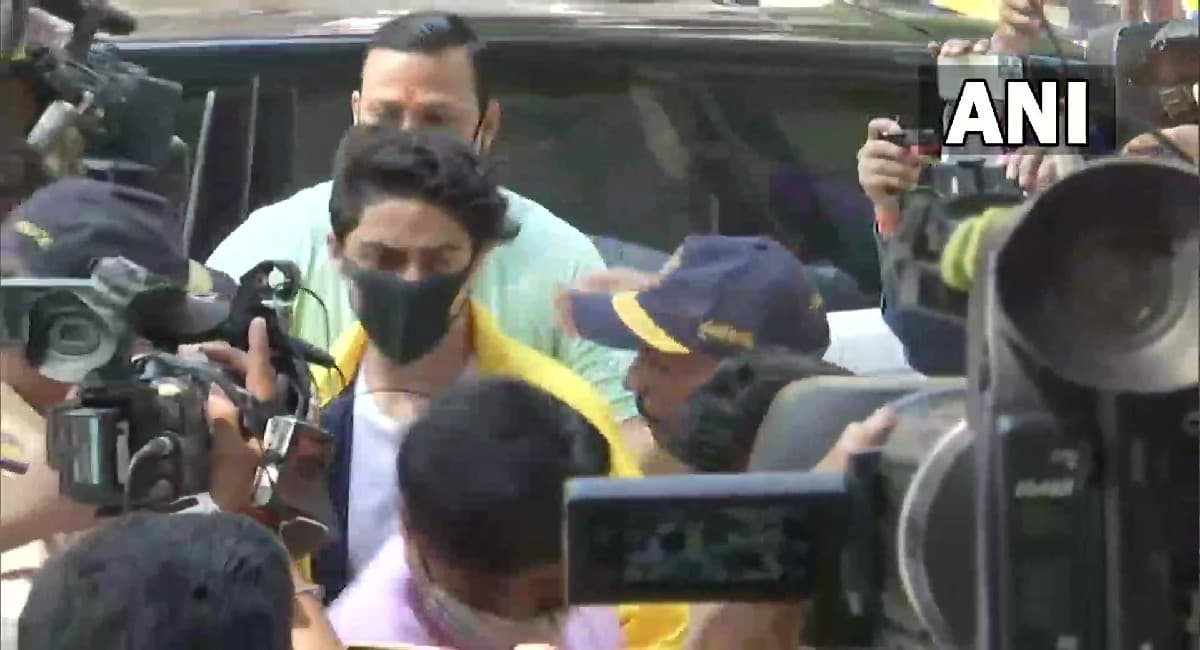 एनसीबी के सामने पेश हुए आर्यन खान, हर हफ्ते होना है उपस्थित, जानिए कोर्ट की और क्या हैं शर्तें