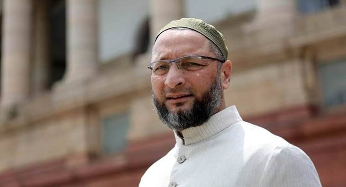 UP Elelction 2022 : ओवैसी की रैली में लगाए गए विवादित पोस्टर, स्लोगन में संभल को बताया गाजियों की सरजमीं