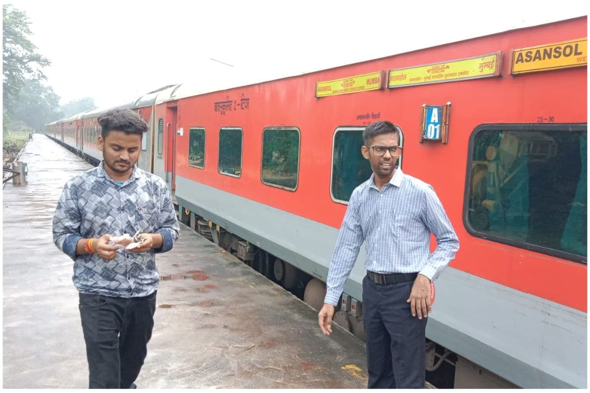 Photos : आसनसोल से लंबी दूरी वाली ट्रेनों के फायर सिस्टम की हो रही है गहन जांच