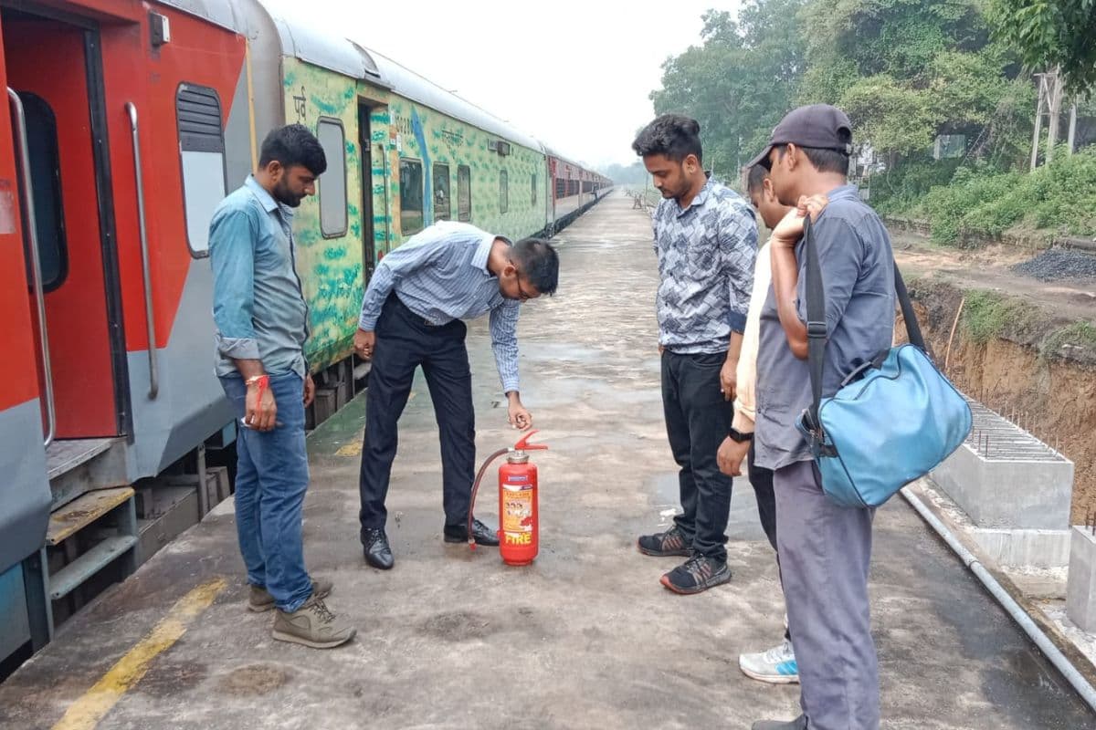 Video : मदुरै स्टेशन अग्निकांड के बाद से आसनसोल रेलवे अलर्ट मोड में