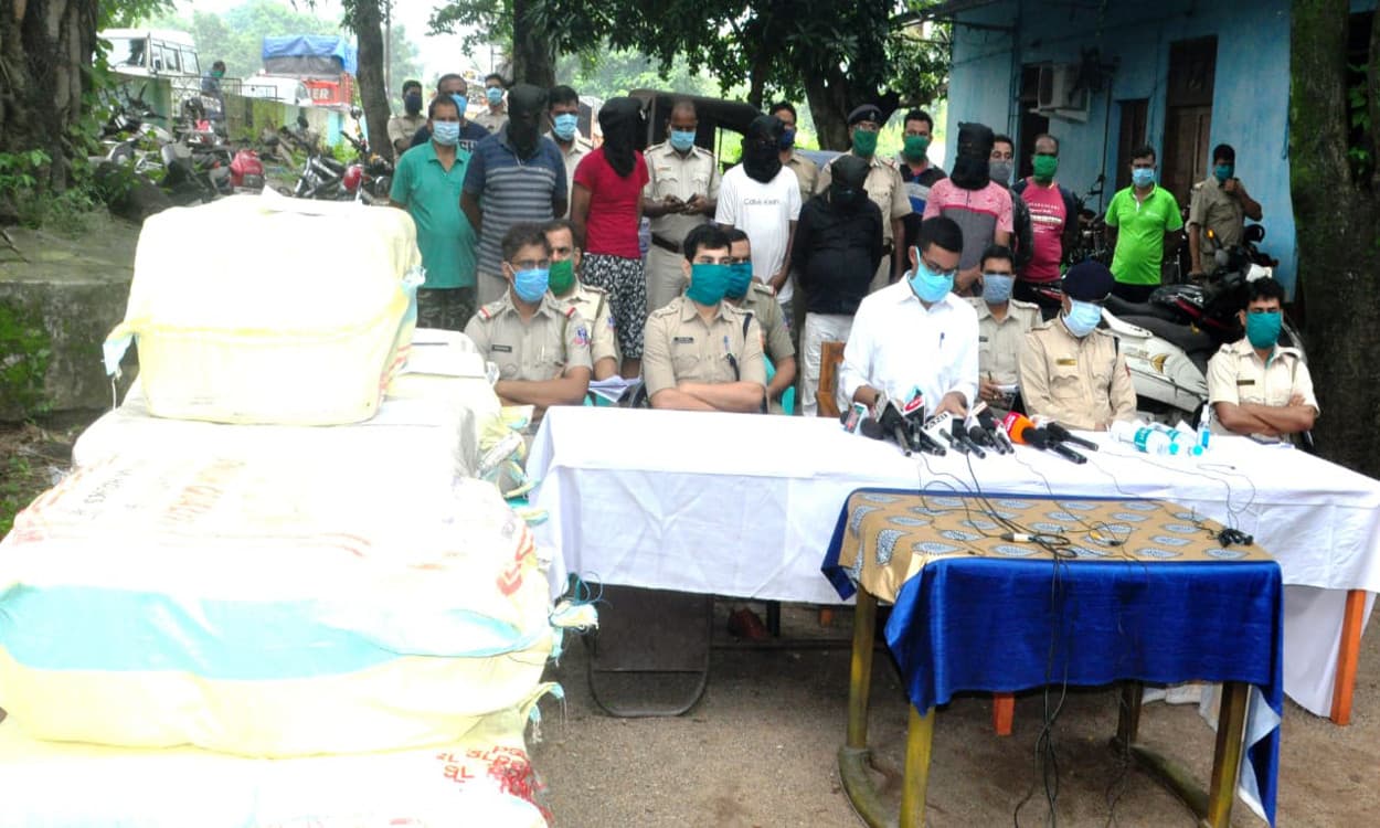 आसनसोल में 330 किलो गांजा के साथ 5 लोग गिरफ्तार, 6 दिनों के पुलिस रिमांड पर आरोपी