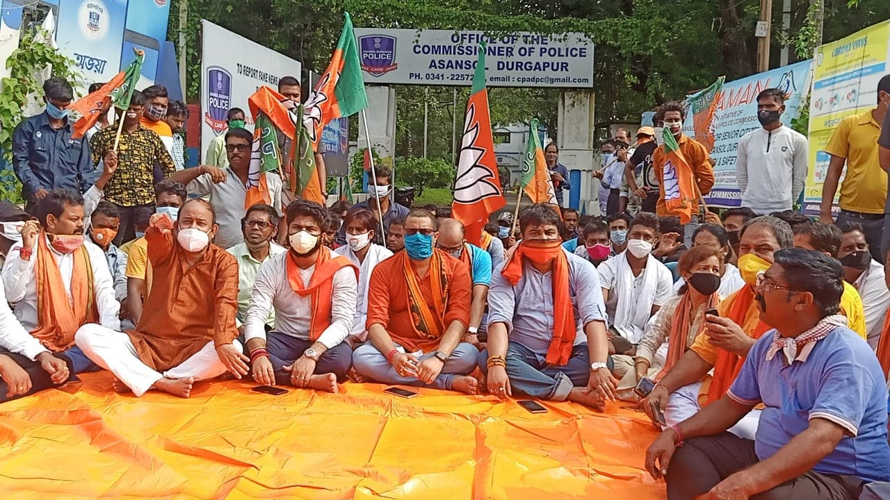 दो महीने बाद ममता की कैबिनेट में पड़ेगी फूट, BJYM नेता की गिरफ्तारी से बिफरे भाजपा सांसद सौमित्र खां ने कही यह बात