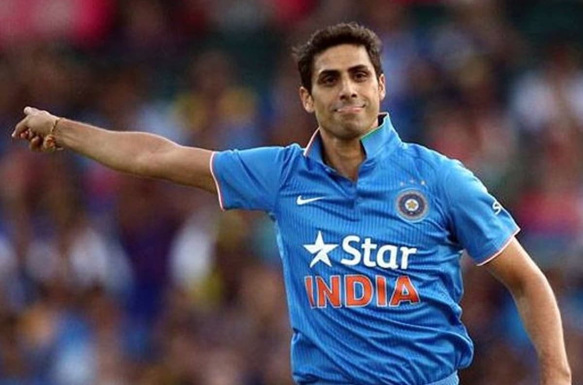 HBD Ashish Nehra: वर्ल्ड कप में केला खाकर आशीष नेहरा ने इंग्लैंड के छुड़ाए थे छक्के,बॉलिंग देख सब रह गए थे दंग