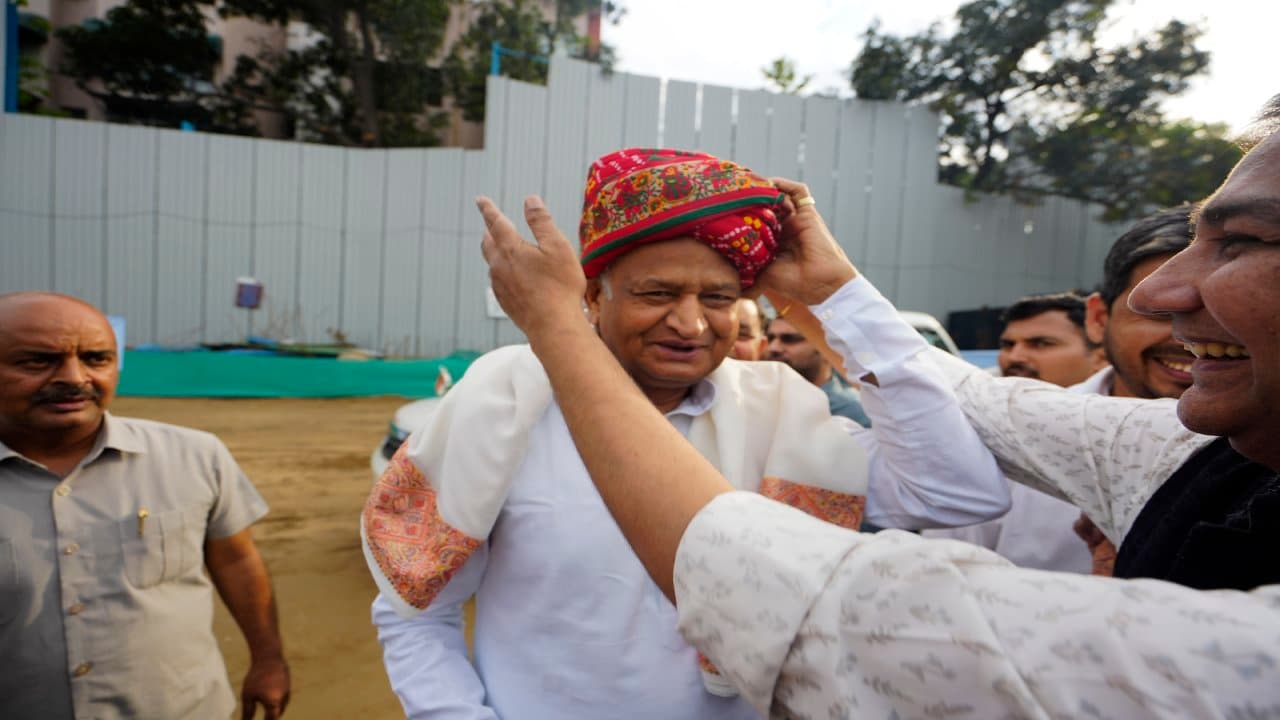 मल्लिकार्जुन खरगे से मिले अशोक गहलोत, राजस्थान विवाद को सुलझाने में जुटा कांग्रेस आलाकमान