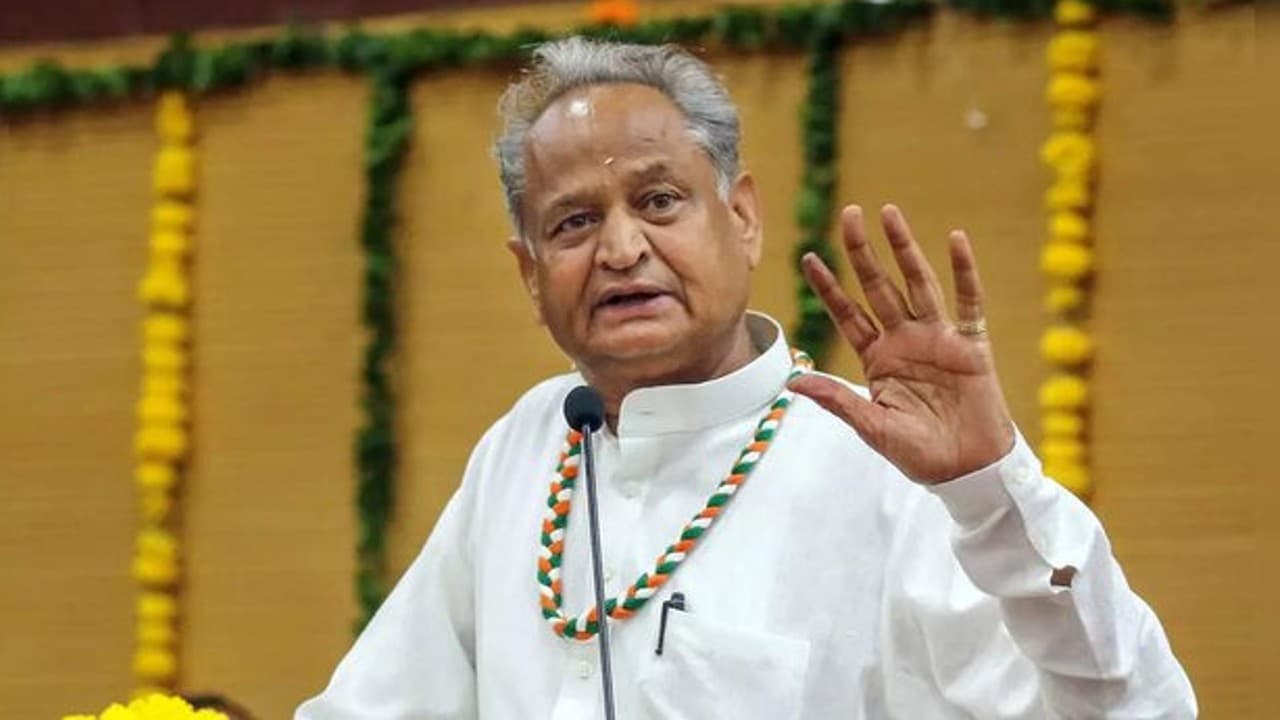अशोक गहलोत के कांग्रेस अध्यक्ष बनने की संभावना कम, अब इन नेताओं पर पार्टी की नजर